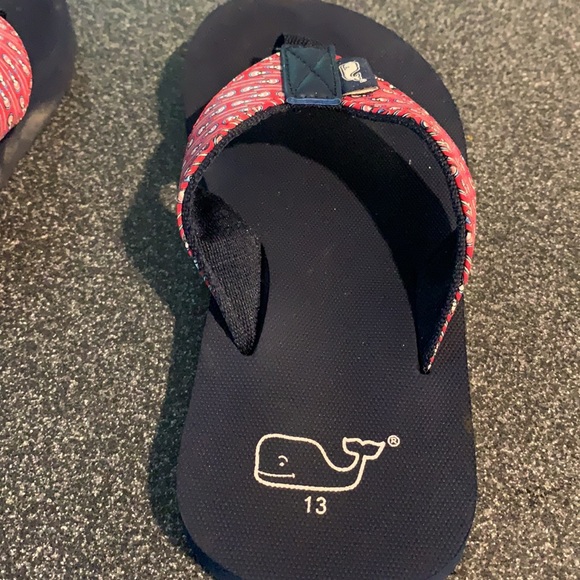 Size 13 kids Vineyard Vines flip flops - Picture 4 of 4
